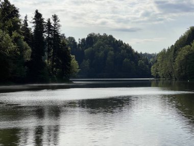 Yapay Trakoscan Gölü (Zagorje, Hırvatistan) - Die - Trakoscan oder kuenstlicher Trakoscansee (Kroatien) - Umjetno jezero ili Trakoscansko jezero (Hrvatsko zagorje, Hrvatska)