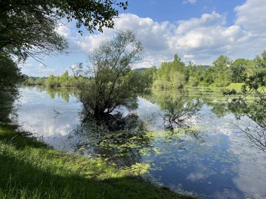 Oresje Gölü veya yapay göl Oresje (Zagreb İlçesi, Hırvatistan) - Oresje-See oder kuenstlicher (Kroatien) - Umjetno jezero Oresje (Sveta Nedelja, Hrvatska)