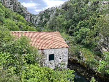 Cikola Nehri üzerindeki eski değirmen (Drnis, Hırvatistan) - Alte Muehle am Fluss Cikola (Drnis, Kroatien) - Stara mlinica na rijeci Cikoli kod Drnisa (Drnis, Hrvatska)