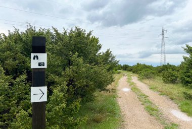 Cikola Nehri boyunca yürüyüş yolları (Cikola Su Parkı ve Kanyonu 'nun önemli manzarası, Hırvatistan) - Pjesacke staze uz rijeku Cikolu (Znacajni krajobraz Vodeni tok i kanjon Cikole)