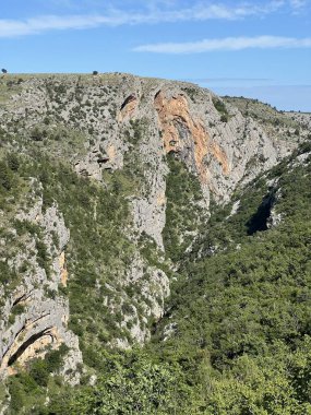 Cikola Nehri ve Kanyonu (Drnis, Hırvatistan) - Znacajni krajobraz Vodeni tok i kanjon Cikole ili znacajni krajobraz Cikola (Drnis, Hrvatska)