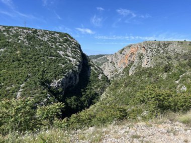 Cikola Nehri ve Kanyonu (Drnis, Hırvatistan) - Znacajni krajobraz Vodeni tok i kanjon Cikole ili znacajni krajobraz Cikola (Drnis, Hrvatska)