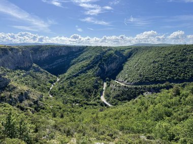 Cikola Nehri ve Kanyonu (Drnis, Hırvatistan) - Znacajni krajobraz Vodeni tok i kanjon Cikole ili znacajni krajobraz Cikola (Drnis, Hrvatska)