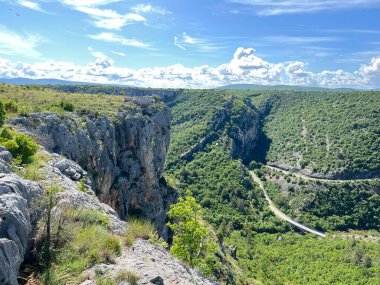 Cikola Nehri ve Kanyonu (Drnis, Hırvatistan) - Znacajni krajobraz Vodeni tok i kanjon Cikole ili znacajni krajobraz Cikola (Drnis, Hrvatska)