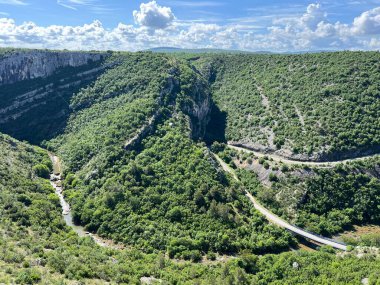 Cikola Nehri ve Kanyonu (Drnis, Hırvatistan) - Znacajni krajobraz Vodeni tok i kanjon Cikole ili znacajni krajobraz Cikola (Drnis, Hrvatska)