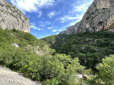 Cikola Nehri ve Kanyonu (Drnis, Hırvatistan) - Znacajni krajobraz Vodeni tok i kanjon Cikole ili znacajni krajobraz Cikola (Drnis, Hrvatska)