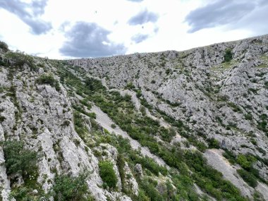 Cikola Nehri ve Kanyonu (Drnis, Hırvatistan) - Znacajni krajobraz Vodeni tok i kanjon Cikole ili znacajni krajobraz Cikola (Drnis, Hrvatska)