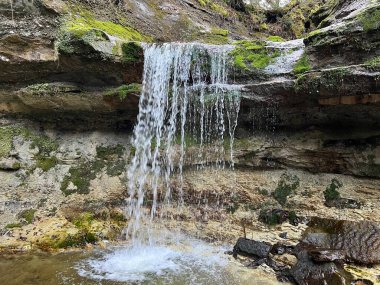 Şelale Staubligbbachfall veya Staubligbachfall Wasserfalle oder Staeubligbachfaelle Wasserfaelle Staeubligbach, Werthenstein - İsviçre (Schweiz)