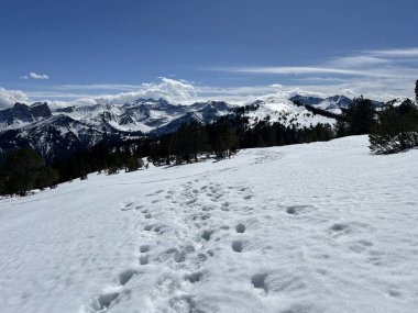 İsviçre Alpleri ve UNESCO Biyosfer Entlebuch, İsviçre - Herrliche Winterwanderwege und Spuren auf der frischen Schneedecke, Schweiz