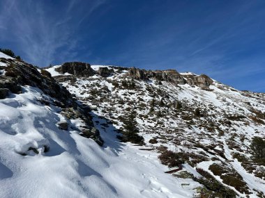 İsviçre 'nin iklim değişikliği ve küresel ısınmanın yol açtığı İsviçre Alplerindeki taze kar örtüsünün hızlandırılmış erimesi, İsviçre - Schweizer Alplerindeki Beschleunigtes Abschmelzen der Neuschneedecke in den Schweizer Alpen