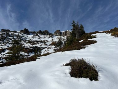 İsviçre 'nin iklim değişikliği ve küresel ısınmanın yol açtığı İsviçre Alplerindeki taze kar örtüsünün hızlandırılmış erimesi, İsviçre - Schweizer Alplerindeki Beschleunigtes Abschmelzen der Neuschneedecke in den Schweizer Alpen