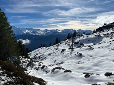 İsviçre 'nin iklim değişikliği ve küresel ısınmanın yol açtığı İsviçre Alplerindeki taze kar örtüsünün hızlandırılmış erimesi, İsviçre - Schweizer Alplerindeki Beschleunigtes Abschmelzen der Neuschneedecke in den Schweizer Alpen