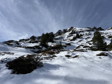 İsviçre 'nin iklim değişikliği ve küresel ısınmanın yol açtığı İsviçre Alplerindeki taze kar örtüsünün hızlandırılmış erimesi, İsviçre - Schweizer Alplerindeki Beschleunigtes Abschmelzen der Neuschneedecke in den Schweizer Alpen