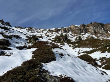 İsviçre 'nin iklim değişikliği ve küresel ısınmanın yol açtığı İsviçre Alplerindeki taze kar örtüsünün hızlandırılmış erimesi, İsviçre - Schweizer Alplerindeki Beschleunigtes Abschmelzen der Neuschneedecke in den Schweizer Alpen