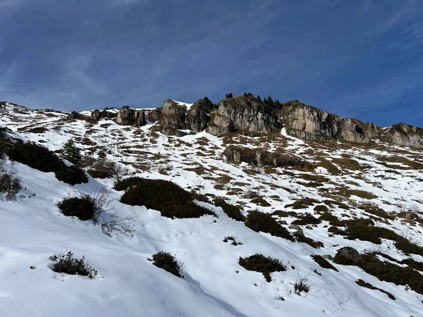 İsviçre 'nin iklim değişikliği ve küresel ısınmanın yol açtığı İsviçre Alplerindeki taze kar örtüsünün hızlandırılmış erimesi, İsviçre - Schweizer Alplerindeki Beschleunigtes Abschmelzen der Neuschneedecke in den Schweizer Alpen