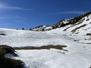 İsviçre 'nin iklim değişikliği ve küresel ısınmanın yol açtığı İsviçre Alplerindeki taze kar örtüsünün hızlandırılmış erimesi, İsviçre - Schweizer Alplerindeki Beschleunigtes Abschmelzen der Neuschneedecke in den Schweizer Alpen