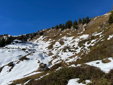 İsviçre 'nin iklim değişikliği ve küresel ısınmanın yol açtığı İsviçre Alplerindeki taze kar örtüsünün hızlandırılmış erimesi, İsviçre - Schweizer Alplerindeki Beschleunigtes Abschmelzen der Neuschneedecke in den Schweizer Alpen