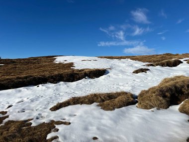 İsviçre 'nin iklim değişikliği ve küresel ısınmanın yol açtığı İsviçre Alplerindeki taze kar örtüsünün hızlandırılmış erimesi, İsviçre - Schweizer Alplerindeki Beschleunigtes Abschmelzen der Neuschneedecke in den Schweizer Alpen