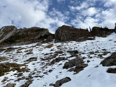 İsviçre 'nin iklim değişikliği ve küresel ısınmanın yol açtığı İsviçre Alplerindeki taze kar örtüsünün hızlandırılmış erimesi, İsviçre - Schweizer Alplerindeki Beschleunigtes Abschmelzen der Neuschneedecke in den Schweizer Alpen
