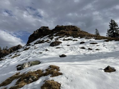 İsviçre 'nin iklim değişikliği ve küresel ısınmanın yol açtığı İsviçre Alplerindeki taze kar örtüsünün hızlandırılmış erimesi, İsviçre - Schweizer Alplerindeki Beschleunigtes Abschmelzen der Neuschneedecke in den Schweizer Alpen
