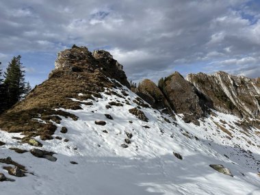 İsviçre 'nin iklim değişikliği ve küresel ısınmanın yol açtığı İsviçre Alplerindeki taze kar örtüsünün hızlandırılmış erimesi, İsviçre - Schweizer Alplerindeki Beschleunigtes Abschmelzen der Neuschneedecke in den Schweizer Alpen