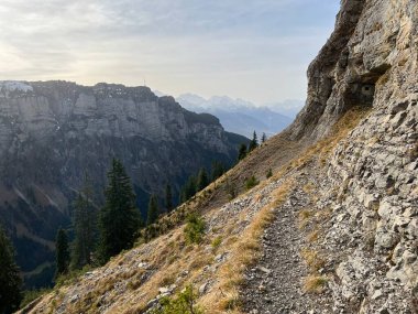 Bern Kantonu yakınlarındaki Schafloch mağarası (Bernese Oberland, İsviçre) - Die Hoehle Schafloch bei Sigriswil im Kanton Bern (Berner Oberland, Schweiz)
