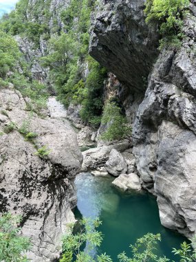 Rjecina kanyonu (Eneo, Flaum, Pflaum veya Fiumara) denize dökülmeden önce - Rjecina Nehri, Hırvatistan - Kanjon Rjecine (Ricina ili Recina) prije usca u more - rijeka Rjecina (Rijeka, Hrvatska, Hrvatska))