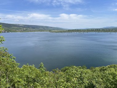 Prolosko blato Floodplain karst alanı Prolosko Gölü (Imotski, Hırvatistan) - Znacajni krajobraz Prolosko blato ili poplavno podrucje Prolosko jezero (UNESCO GeoPark, Hrvatska))