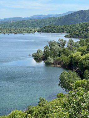 Prolosko blato Floodplain karst alanı Prolosko Gölü (Imotski, Hırvatistan) - Znacajni krajobraz Prolosko blato ili poplavno podrucje Prolosko jezero (UNESCO GeoPark, Hrvatska))