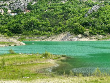 Hırvatistan 'ın Imotska Krajina kentindeki Ricice Reservoir veya Green Lake - Akumulacijsko jezero Ricice ili Zeleno jezero u Imotskoj krajini, Hrvatska