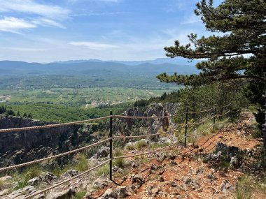 Hırvatistan - Poucno-ekoloska staza Imotska jezera-Gaj u Imotskoj krajini, Hrvatska (UNESCO GeoPark))