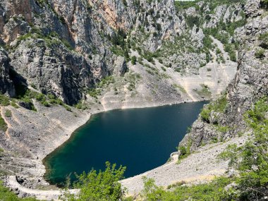 Imotski bölgesindeki Mavi Göl (Imotski, Hırvatistan) - Geomorfoloski spomenik Modro jezero u Imotskoj krajini, Imotski (UNESCO GeoPark), Hrvatska