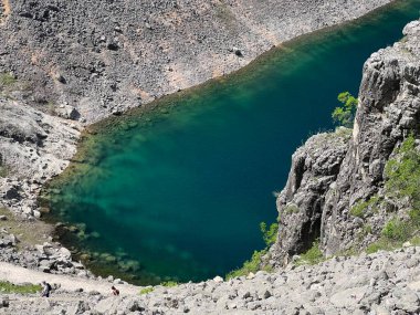 Imotski bölgesindeki Mavi Göl (Imotski, Hırvatistan) - Geomorfoloski spomenik Modro jezero u Imotskoj krajini, Imotski (UNESCO GeoPark), Hrvatska