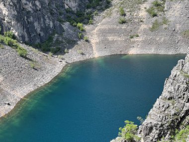 Imotski bölgesindeki Mavi Göl (Imotski, Hırvatistan) - Geomorfoloski spomenik Modro jezero u Imotskoj krajini, Imotski (UNESCO GeoPark), Hrvatska