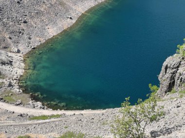 Imotski bölgesindeki Mavi Göl (Imotski, Hırvatistan) - Geomorfoloski spomenik Modro jezero u Imotskoj krajini, Imotski (UNESCO GeoPark), Hrvatska