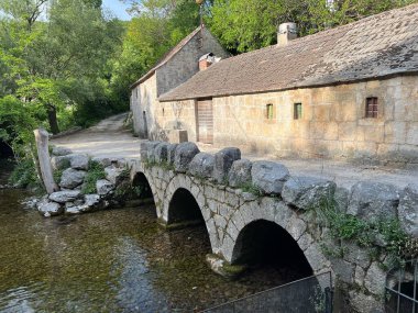 Korunan kültür mirası Grabske mlinice (Trilj, Hırvatistan) - Zasticeno kulturno dobro Grabske mlinice ispod izvora rijeke Grab