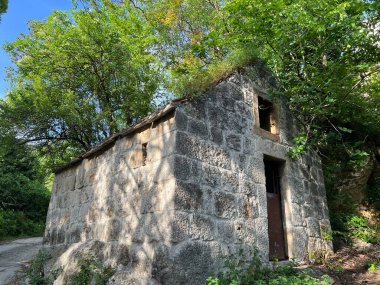 Korunan kültür mirası Grabske mlinice (Trilj, Hırvatistan) - Zasticeno kulturno dobro Grabske mlinice ispod izvora rijeke Grab