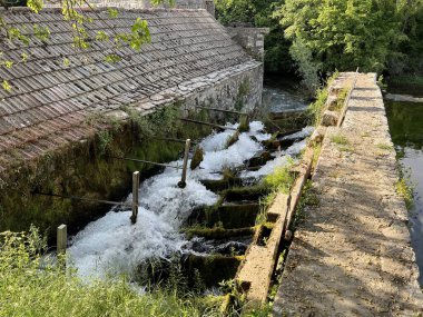 Korunan kültür mirası Grabske mlinice (Trilj, Hırvatistan) - Zasticeno kulturno dobro Grabske mlinice ispod izvora rijeke Grab