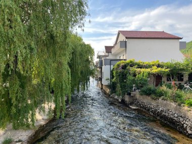 Çek Akımı veya Hırvatistan 'ın Sinjska Krajina bölgesinde (Trilj, Hırvatistan) Önemli Manzara Yakalama - Potok Yakala ili Znacajni Krajobraz Yakala na podrucju Sinjske Krajine (Trilj, Hrvatska)