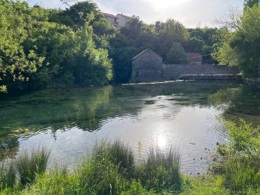 Çek Akımı veya Hırvatistan 'ın Sinjska Krajina bölgesinde (Trilj, Hırvatistan) Önemli Manzara Yakalama - Potok Yakala ili Znacajni Krajobraz Yakala na podrucju Sinjske Krajine (Trilj, Hrvatska)