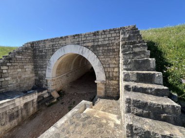 Burnum, Knin - Krka Ulusal Parkı (Rimski vojni logor Burnum ili ostaci rimskog vojnog logora Burnuma, Nacionalni parkı Krka - Hrvatska)