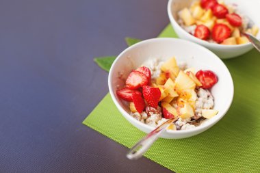 Kase meyve ile müsli