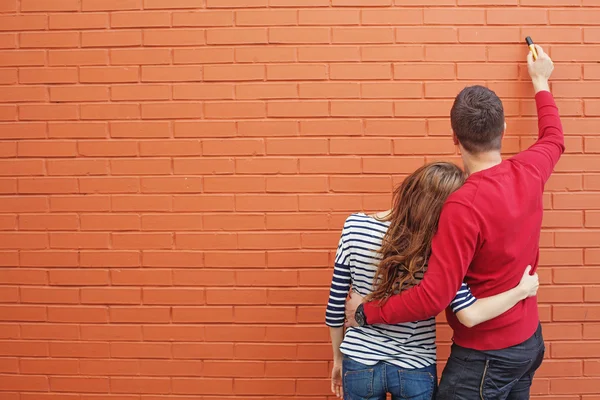 Pareja escribiendo algo —  Fotos de Stock