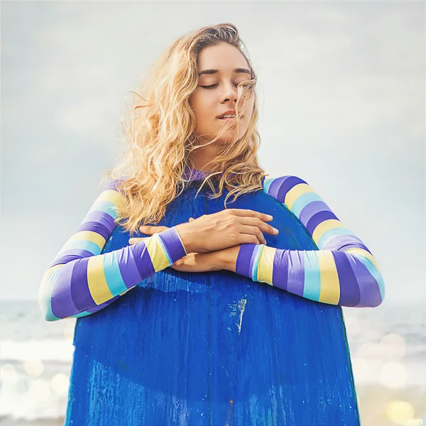 Calm surfer girl — Stock Photo, Image