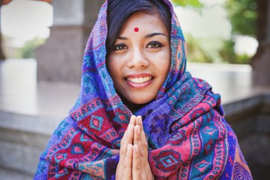 Namaste hareketi gerçekleştirmek kadın