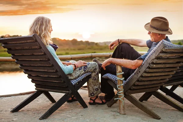 Senior couple sitting on chairs — Stock Photo, Image