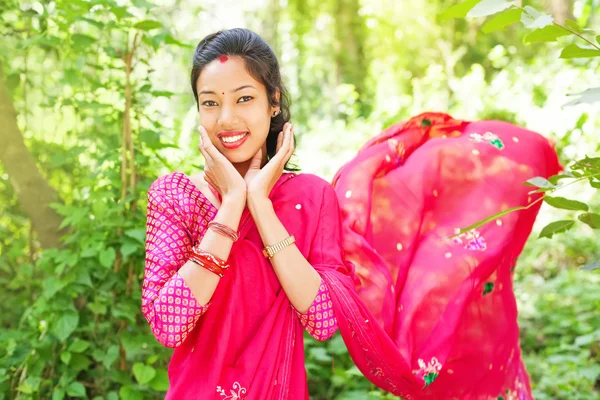 Непальська жінка на природі — стокове фото