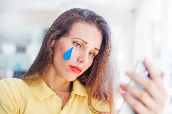 Žena s "emoji" styl slza — Stock fotografie