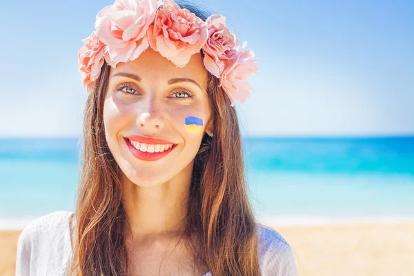 Ukrainian woman wearing traditional wreath — Stock Photo, Image