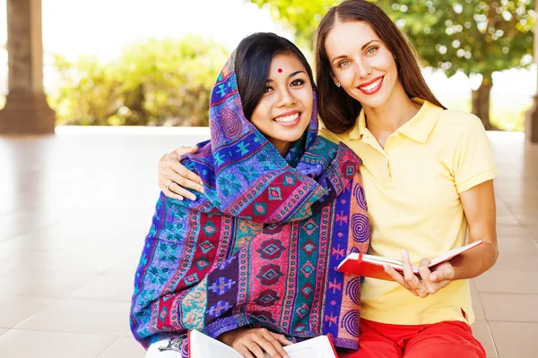 Woman  teaching  poor asian woman — Stock Photo, Image